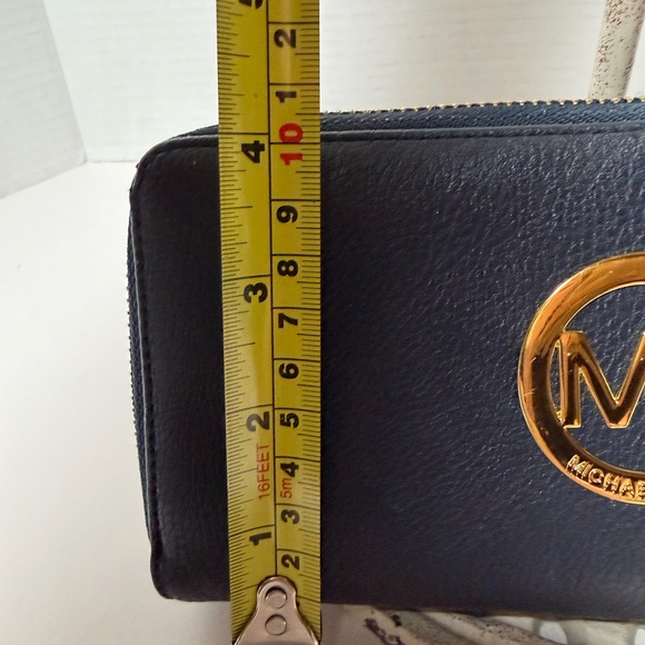 Michael Kors Wallet - Picture 7 of 8